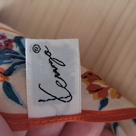 Beautiful Silk Japanese Flower Scarf - Picture 5 of 6